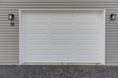 18-rue-du-Verger-Warwick-porte-garage