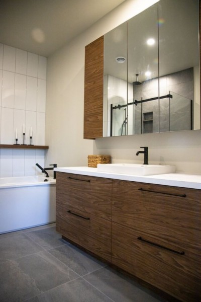 6-rue-Brindle-salle-de-bain-armoires