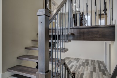 Photo-337-rue-Catherine-Victoriaville-escalier-rampe